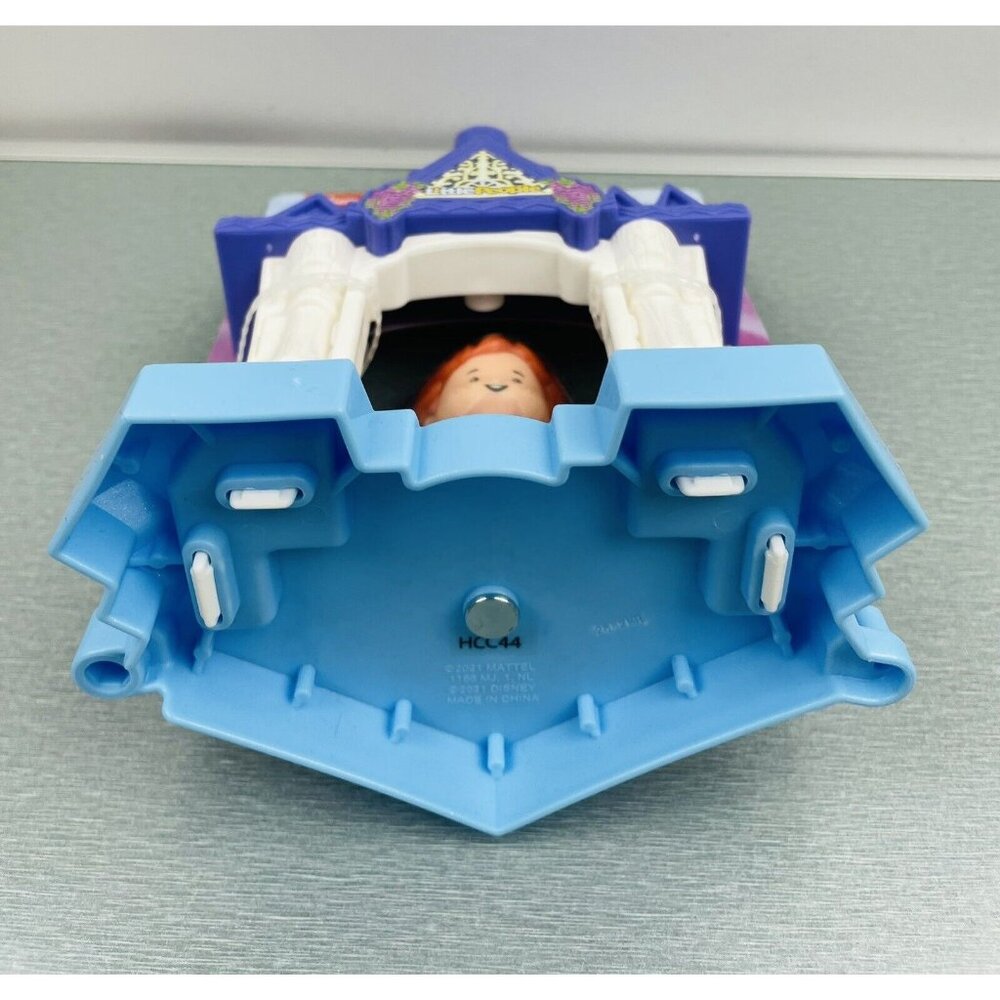 Fisher Price Little People Disney Frozen Anna in Arendelle Portable Playset - Picture 8 of 14